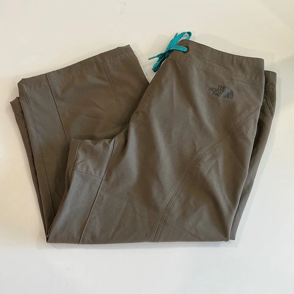 The‎ North Face - size 6, brown capris